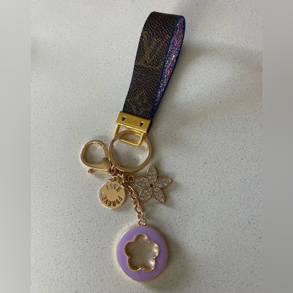 Designer Floral Keychain - Picture 4 of 7